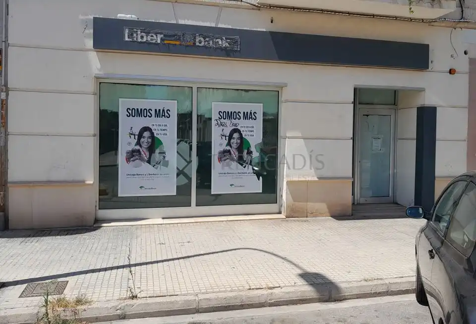 Business premises for sale in esclaves, imagen 5