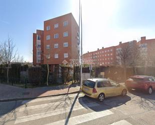 Vista exterior de Pis en venda en Alcalá de Henares amb Calefacció, Parquet i Piscina comunitària