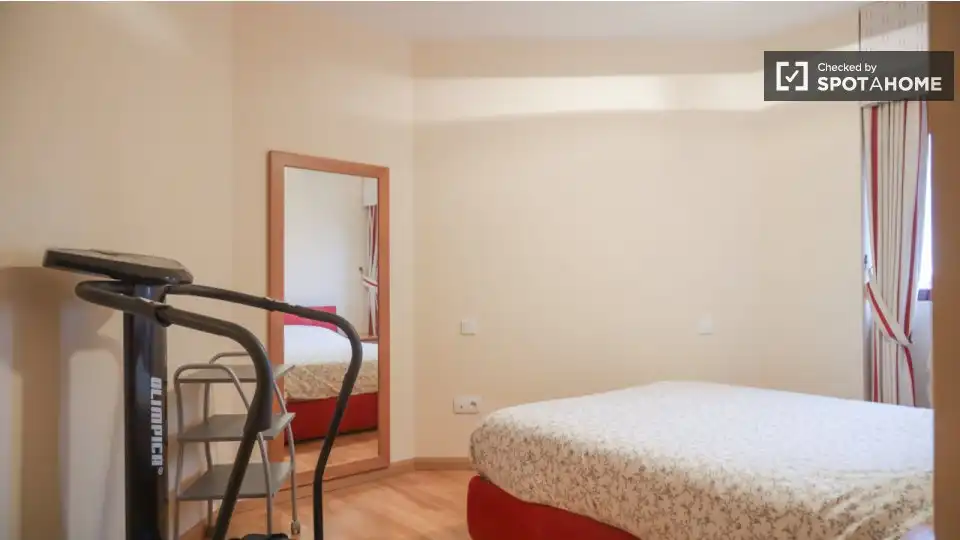 Bedroom of Flat for rent in Madrid  with Air Conditioner, Heating and Furnished