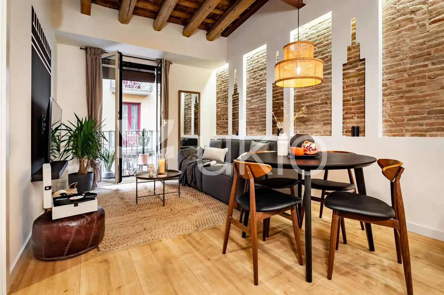 Apartment with terrace to rent in Carrer de Milà i Fontanals, imagen 2