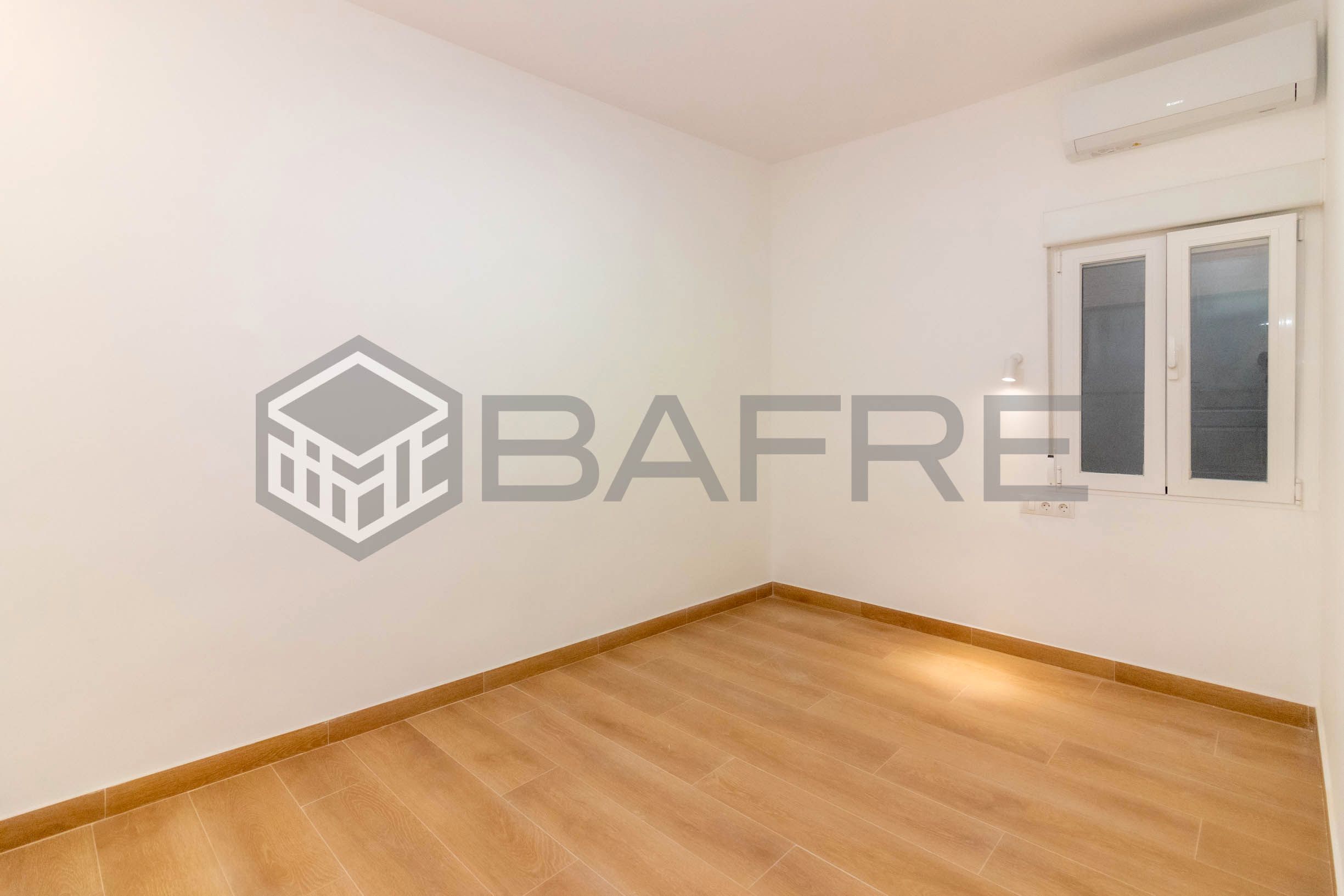 Habitación de Piso en venta en  Madrid Capital con Aire acondicionado y Balcón