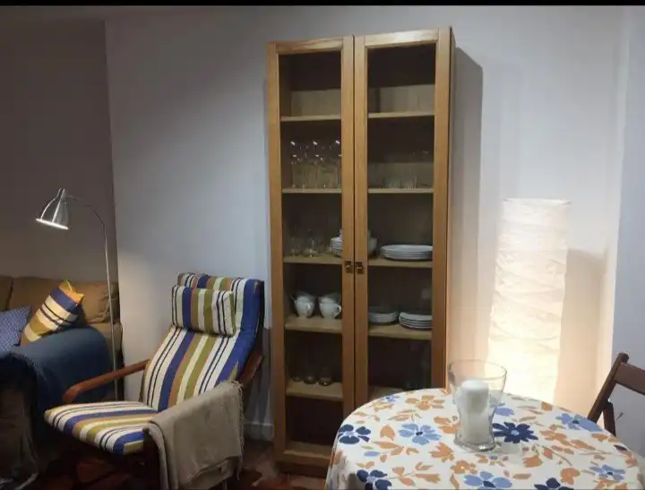 Menjador de Apartament de lloguer en Gijón  amb Calefacció, Parquet i Moblat