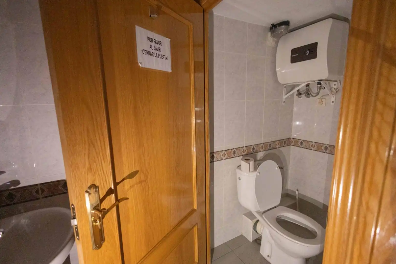 Bathroom of Commercial properties for rent in Madrid  with Air Conditioner
