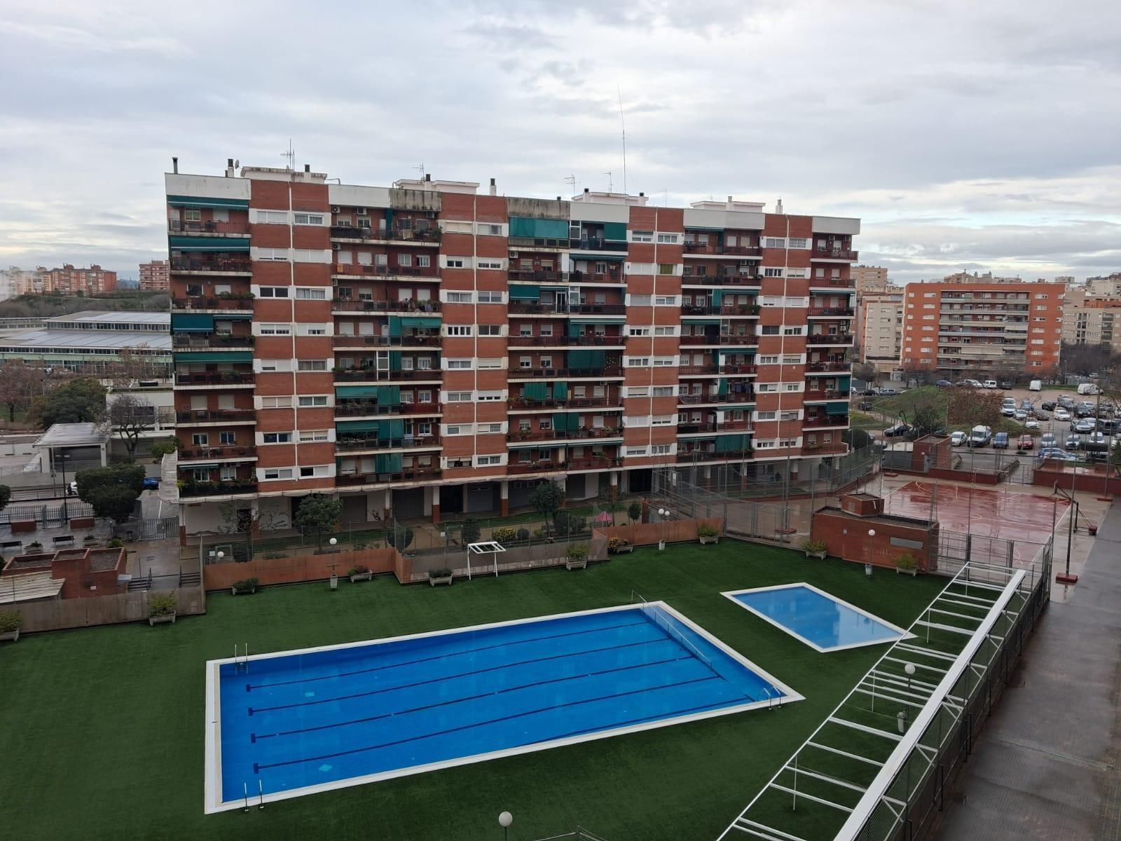Swimming pool of Flat for sale in Sabadell  with Air Conditioner, Heating and Balcony