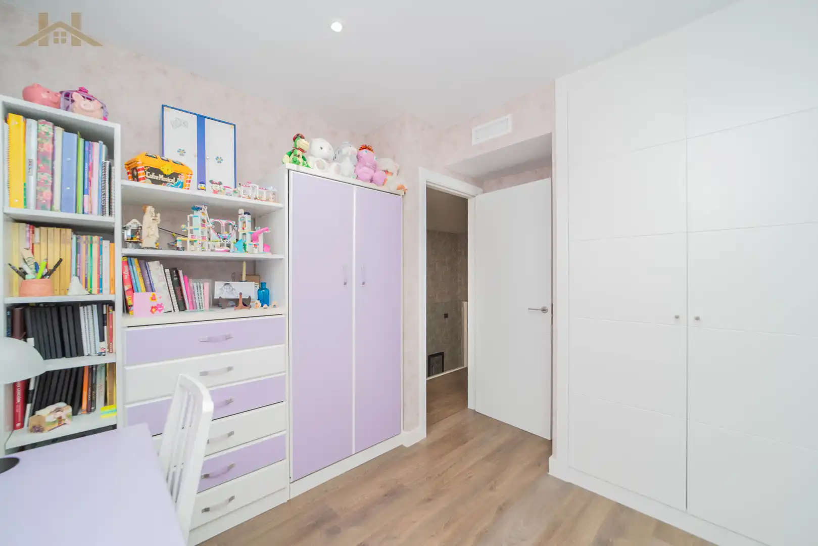 Bedroom of Detached homes for sale in Villaviciosa de Odón  with Air Conditioner, Heating and Private garden