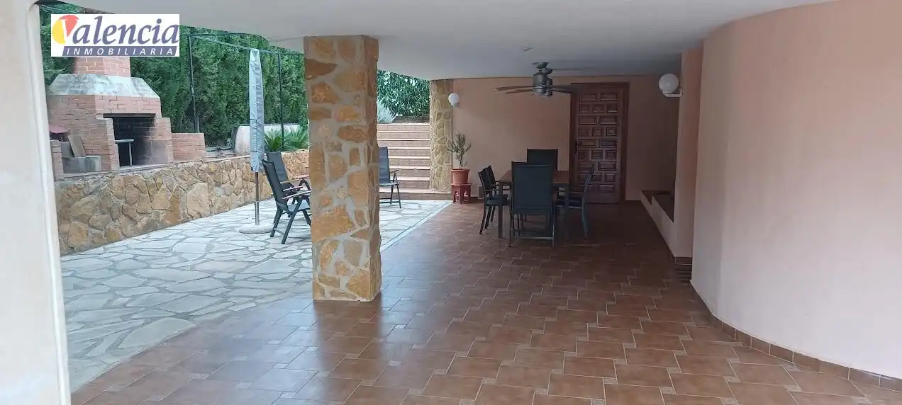 Terraza de Casa o chalet en venta en Chiva con Jardín privado