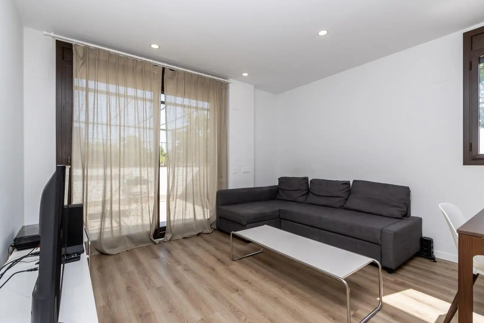 Living room of Flat for sale in Sabadell  with Heating, Terrace and Community pool