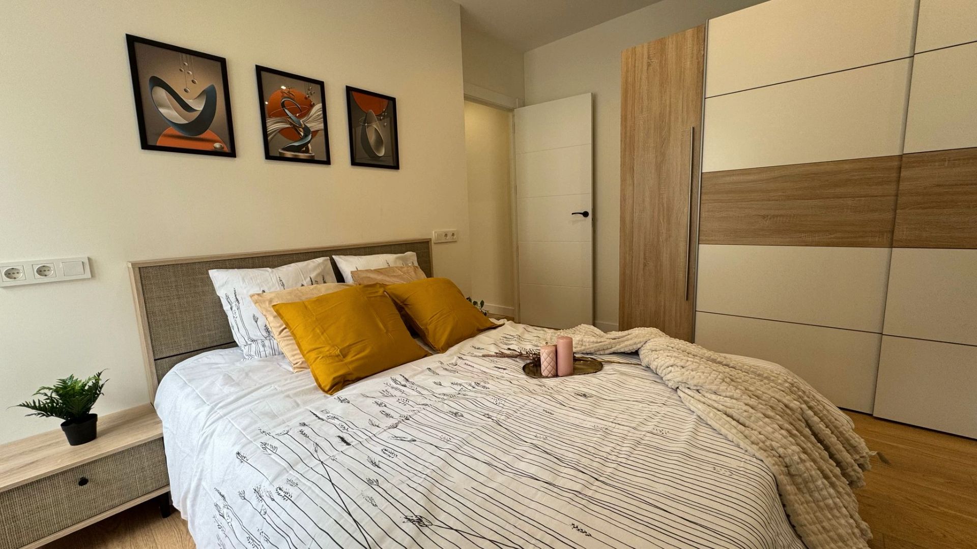 Bedroom of Flat for sale in Bilbao   with Heating, Furnished and Oven