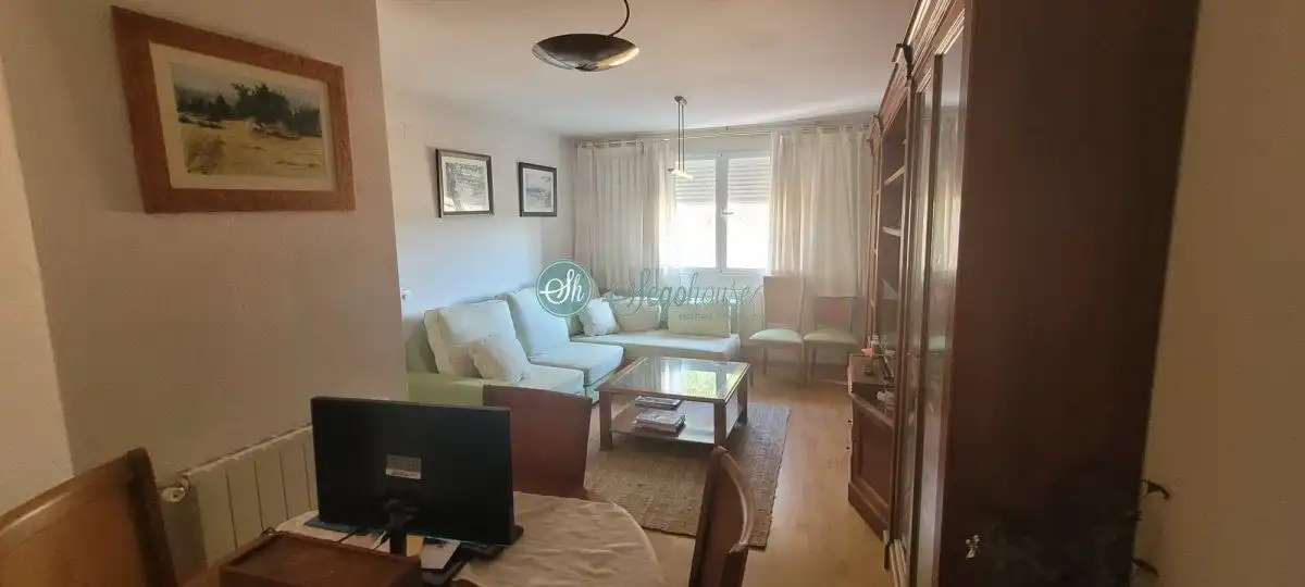 Living room of Flat for sale in Segovia  with Heating, Terrace and Furnished