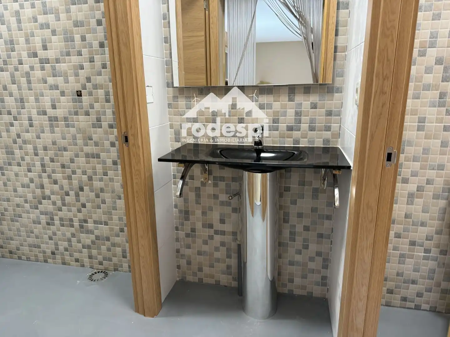 Bathroom of Commercial properties for rent in Arbo  with Furnished
