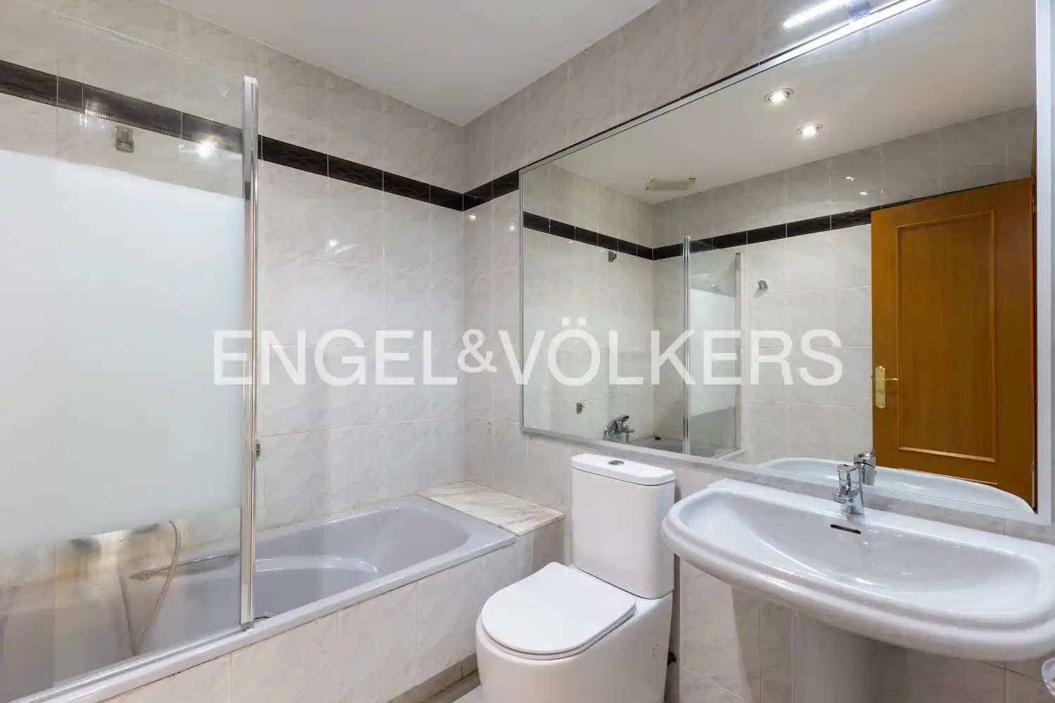 Baño de Casa o chalet de alquiler en Benicasim / Benicàssim con Aire acondicionado, Calefacción y Jardín privado