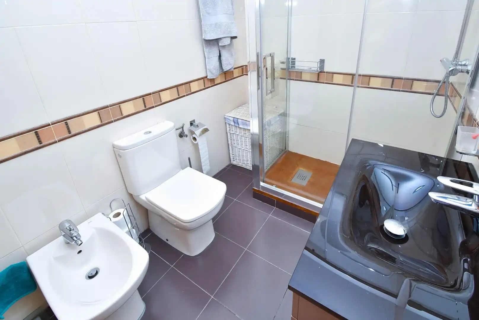 Bathroom of Houses for sale in Illescas  with Air Conditioner, Private garden and Parquet flooring