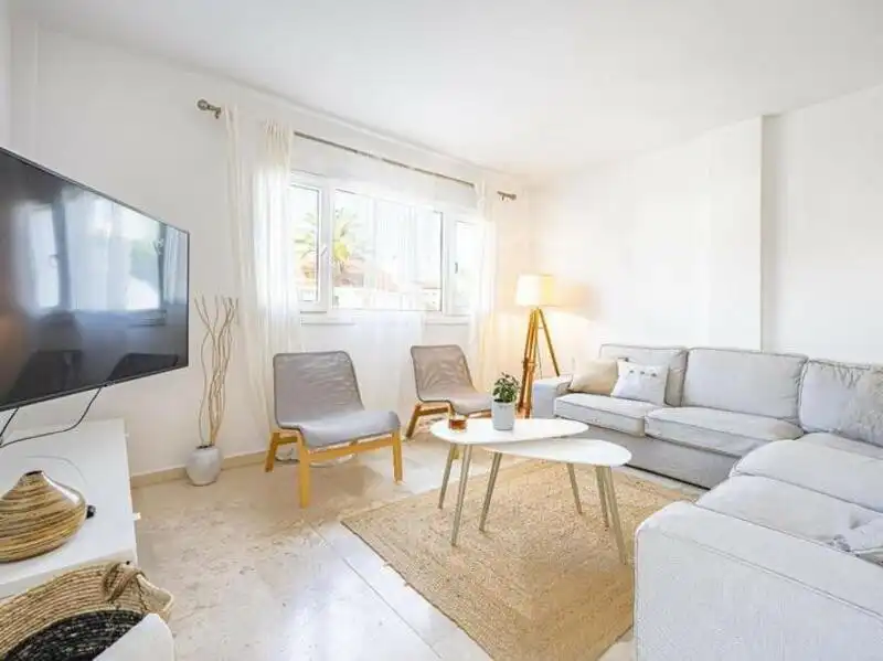 Sala d'estar de Planta baixa de lloguer en Marbella amb Aire condicionat, Calefacció i Terrassa