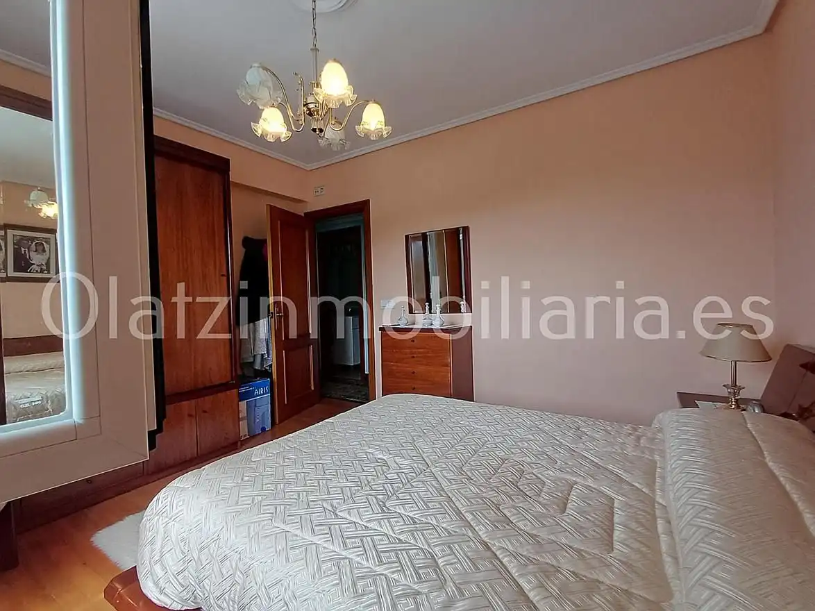Bedroom of Flat for sale in Bilbao   with Heating, Terrace and Balcony