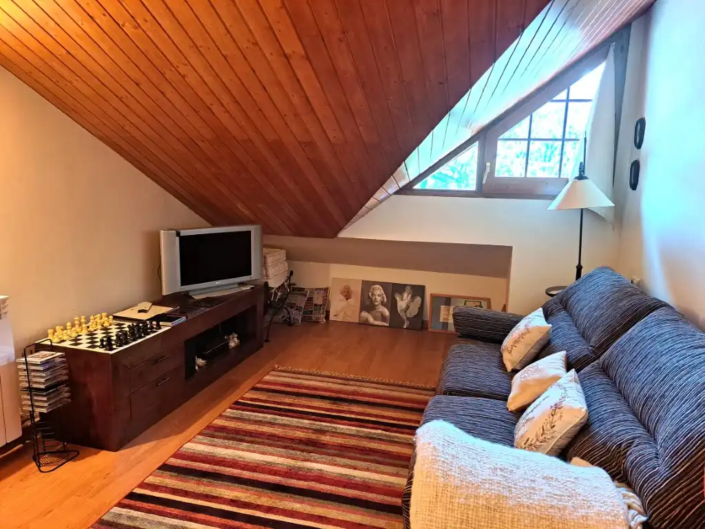 Sala de estar de Dúplex en venta en Alp con Calefacción, Trastero y Amueblado