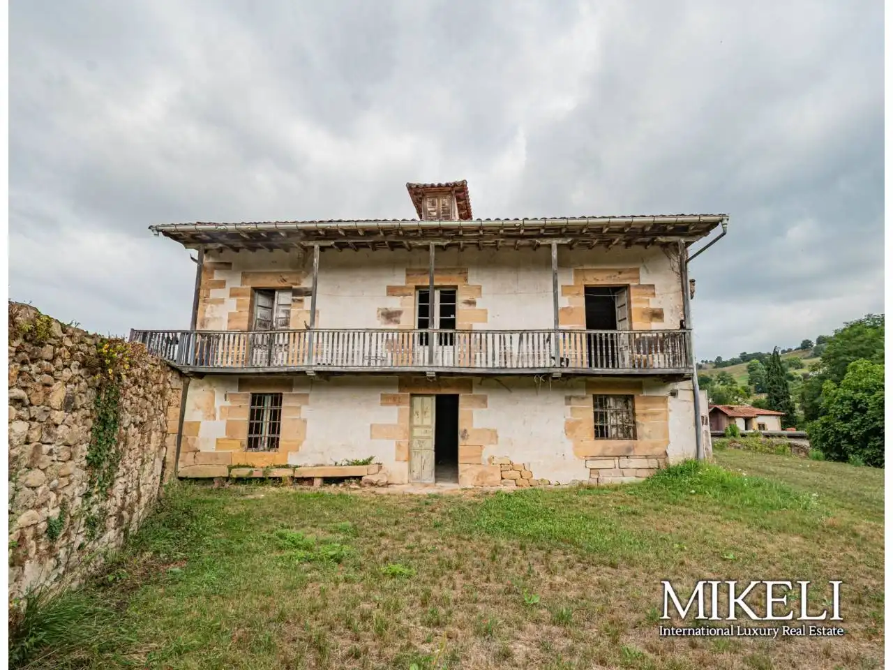 Vista exterior de Finca rústica en venta en Saro con Jardín privado y Parquet