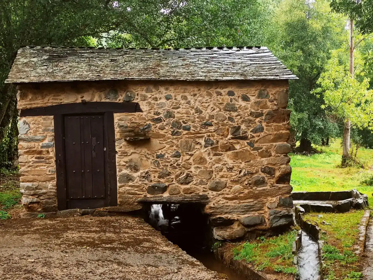 Vista exterior de Pis en venda en Noceda del Bierzo amb Jardí privat