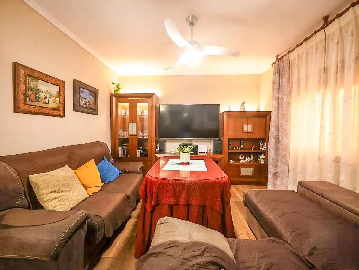 Sala d'estar de Pis en venda en Puertollano amb Aire condicionat, Parquet i Moblat