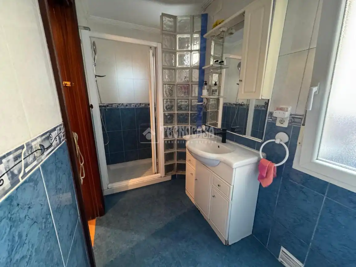 Badezimmer von Wohnung zum Verkauf in Palencia mit Heizung, Parkett und Abstellraum