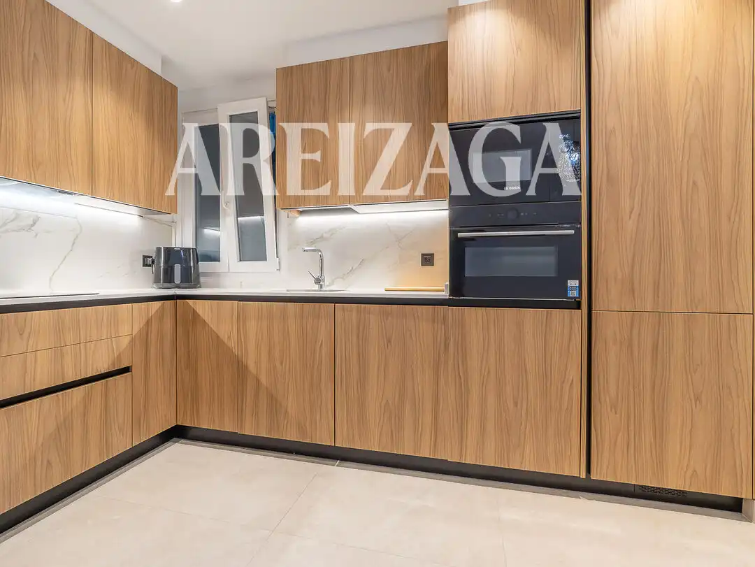 Cocina de Piso en venta en Donostia - San Sebastián  con Calefacción y Balcón