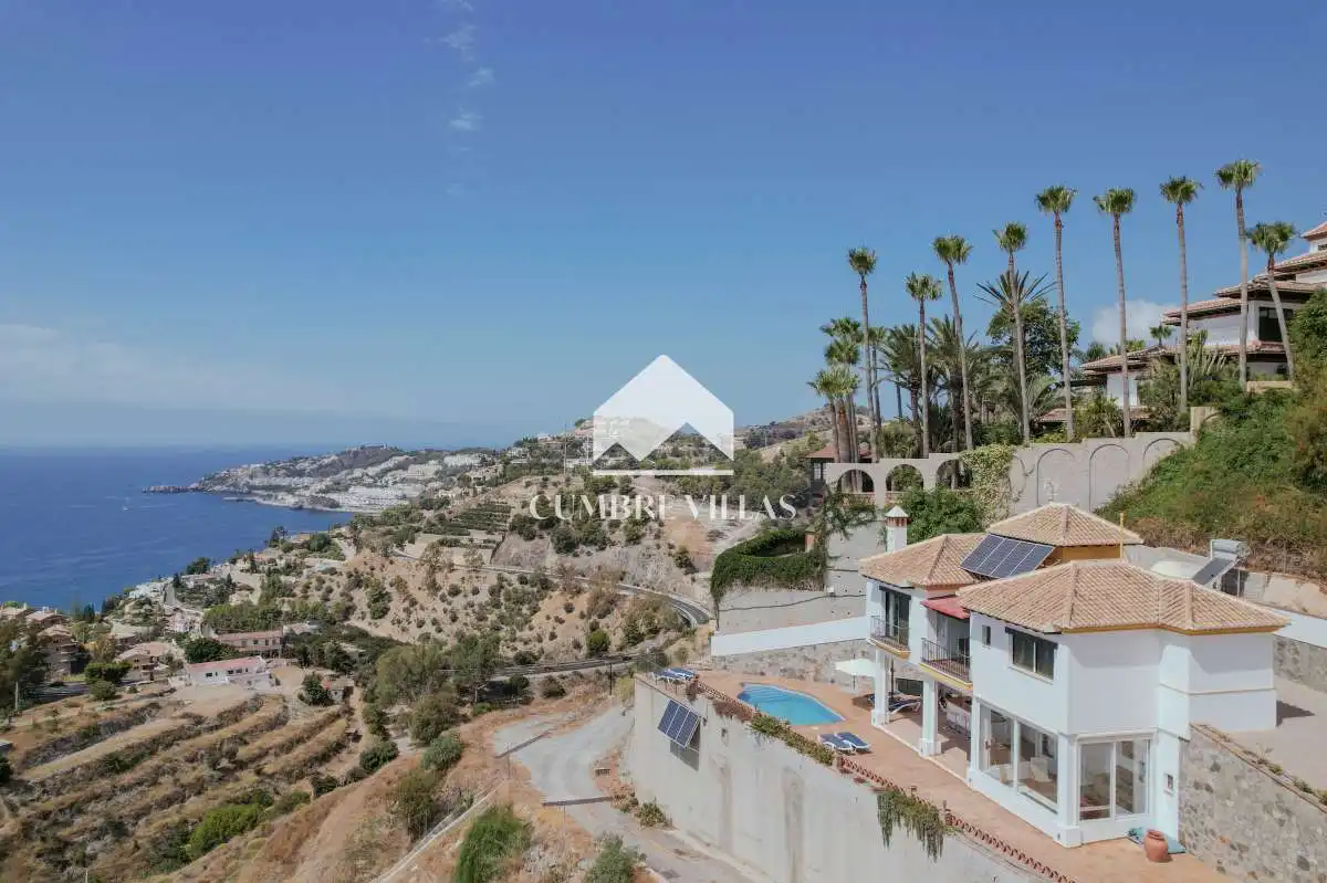 Vista exterior de Casa o chalet en venta en Almuñécar con Terraza, Amueblado y Internet