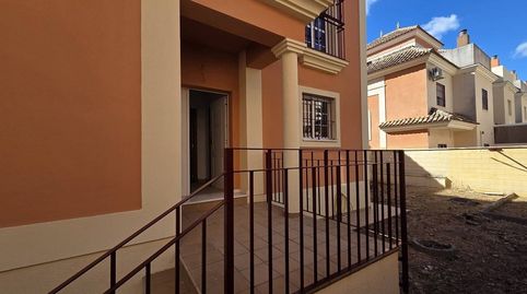 Foto 2 de Casa adosada en venda a Avenida Avenida Ingeniero José Luis Prats, Arenal - La Pólvora, Dos Hermanas