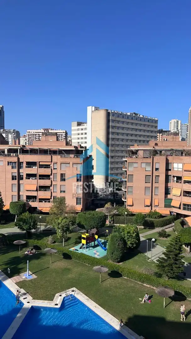 Vista exterior de Àtic de lloguer en Valencia amb Aire condicionat, Calefacció i Terrassa