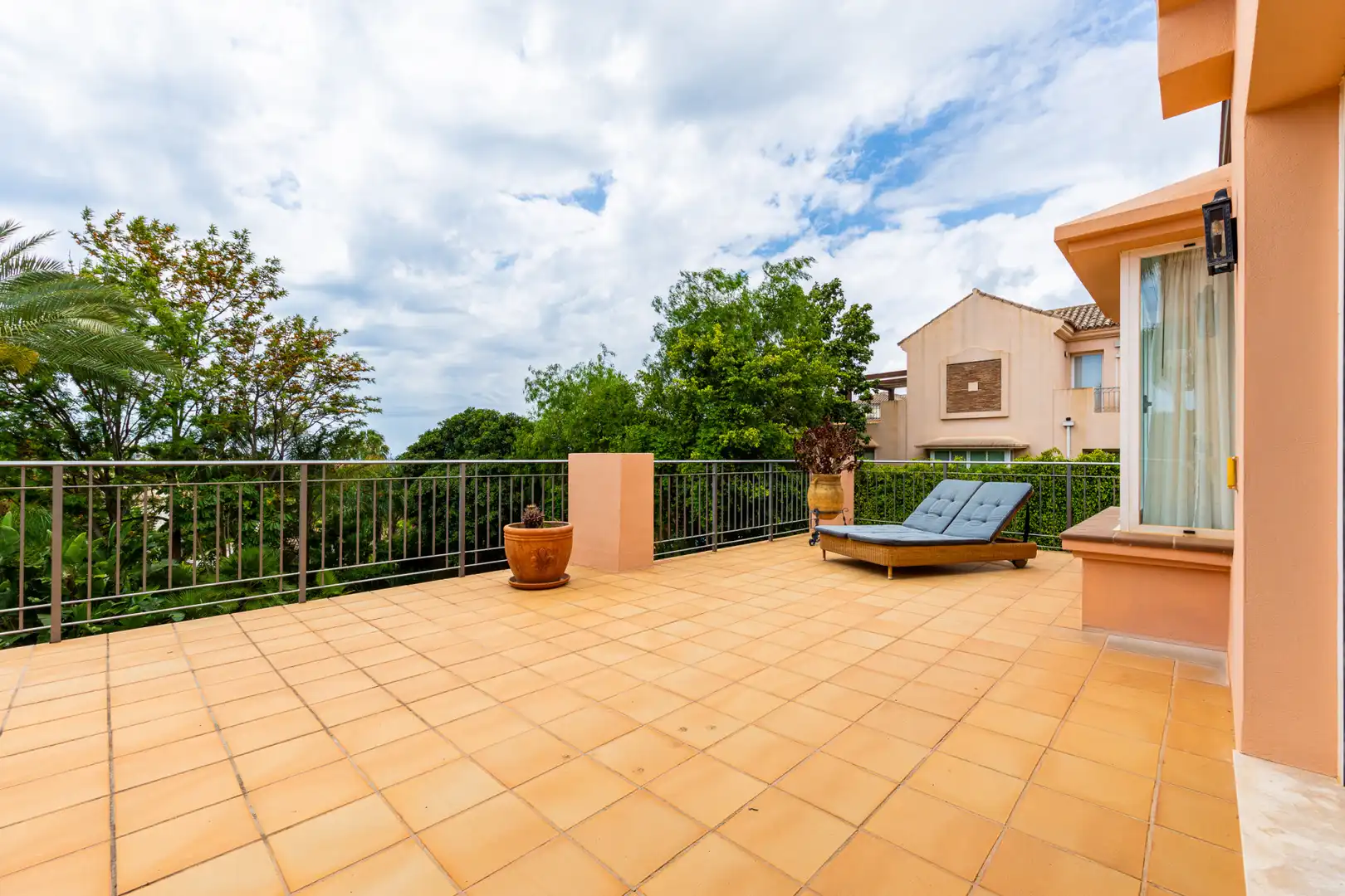 Terrassa de Casa o xalet en venda en Marbella amb Aire condicionat, Jardí privat i Terrassa