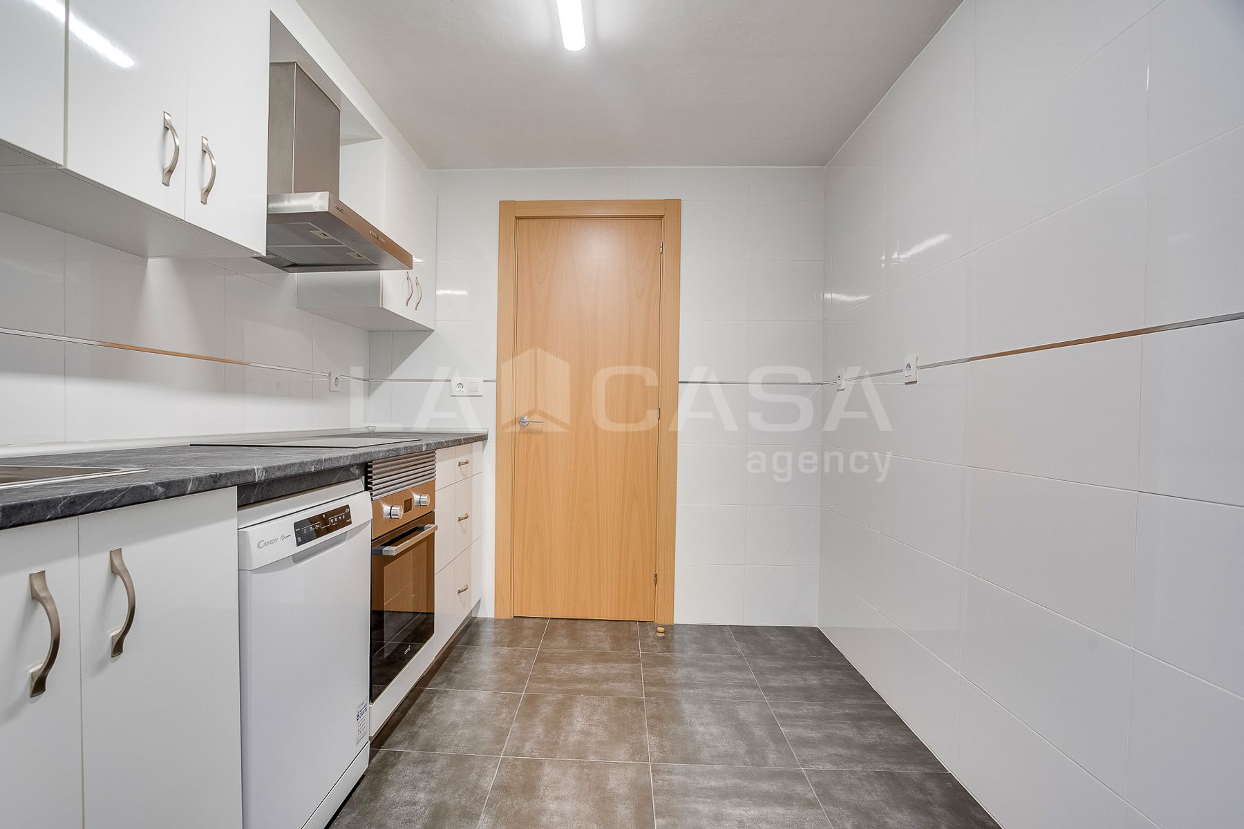 Kitchen of Planta baja for sale in L'Hospitalet de Llobregat