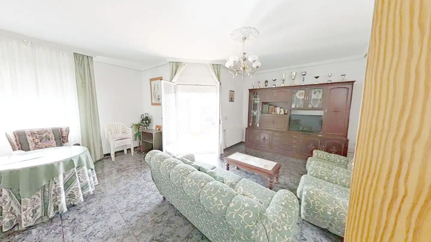Sala de estar de Piso en venta en Navahermosa con Calefacción, Terraza y Amueblado