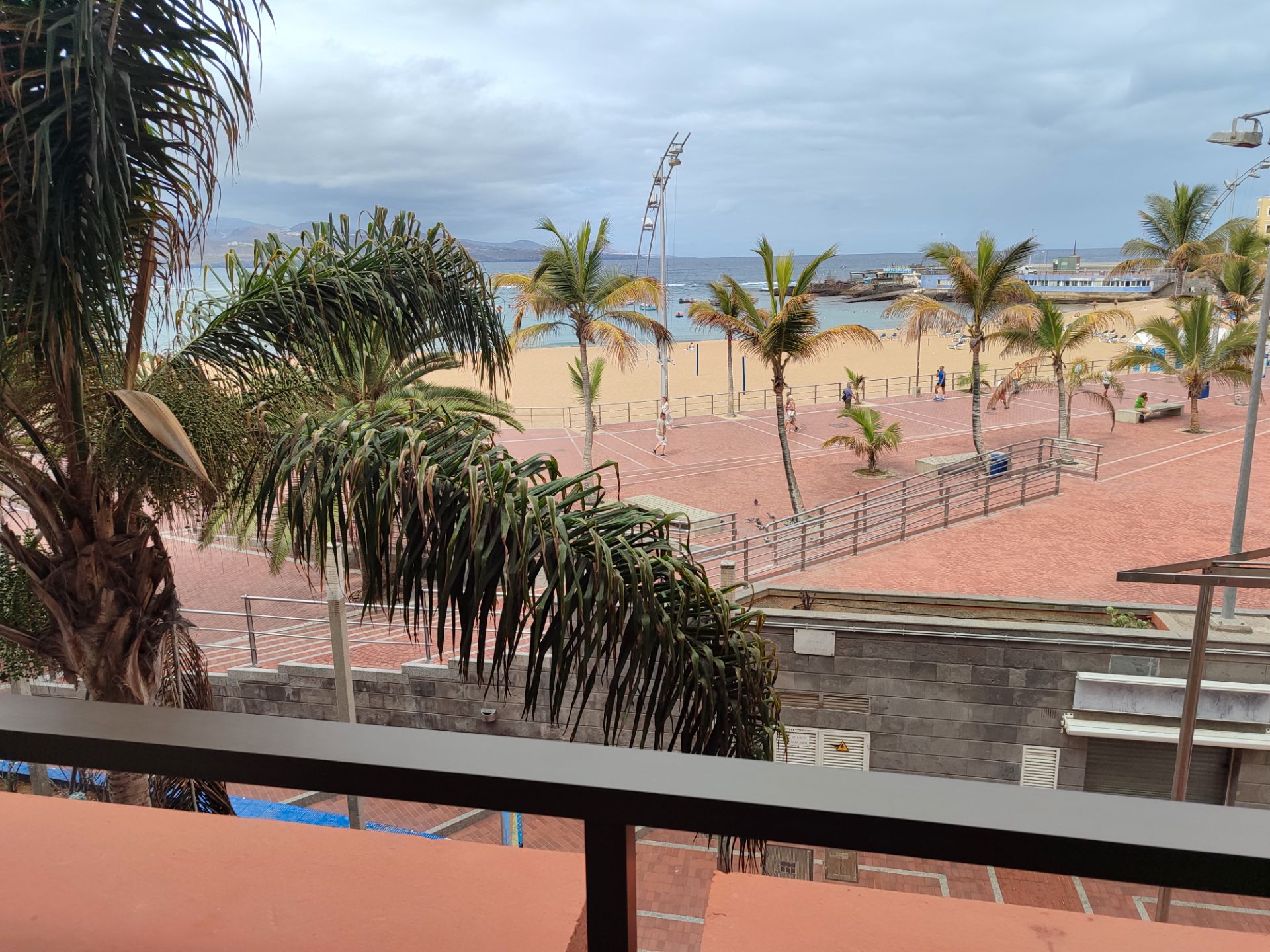 Vista exterior de Apartament en venda en Las Palmas de Gran Canaria amb Terrassa, Moblat i Balcó