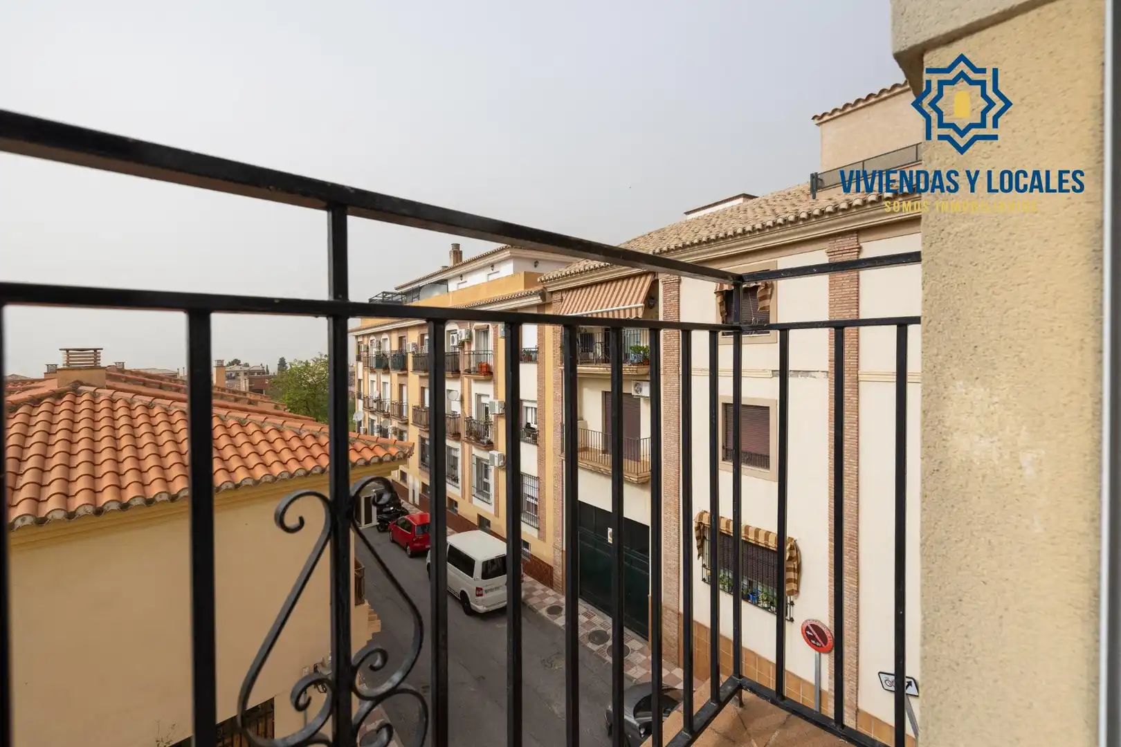 Vista exterior de Piso en venta en La Zubia con Calefacción y Balcón