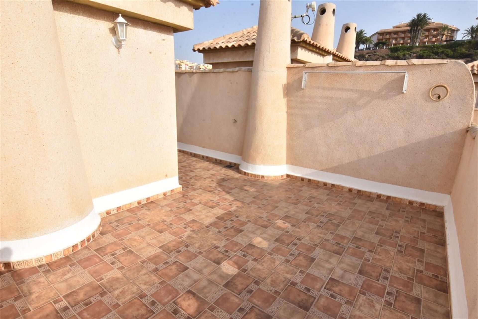 Attic for sale in Calle SIERRA DE LAS MORERAS, Bahia