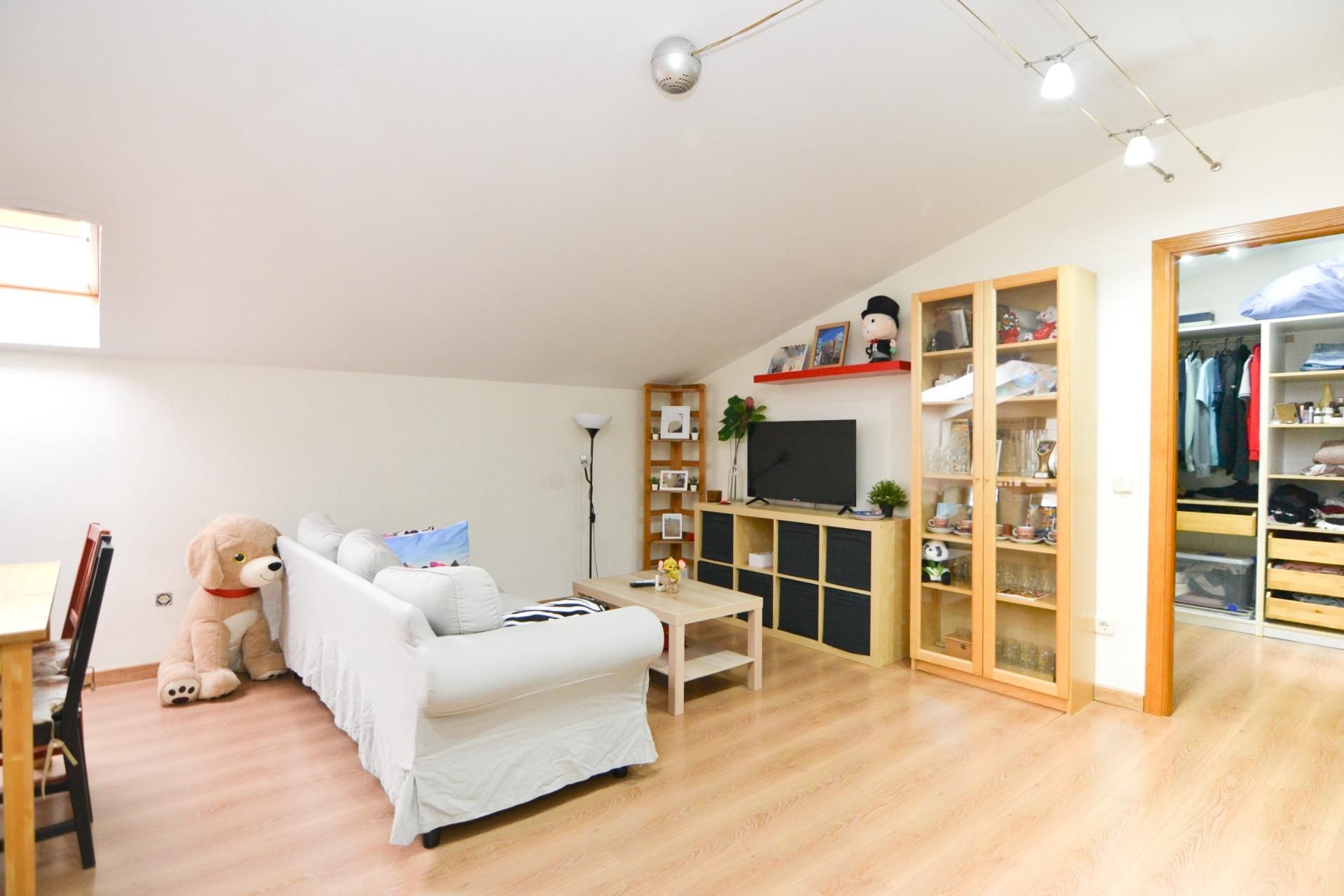 Sala de estar de Piso en venta en Cedillo del Condado con Calefacción y Trastero