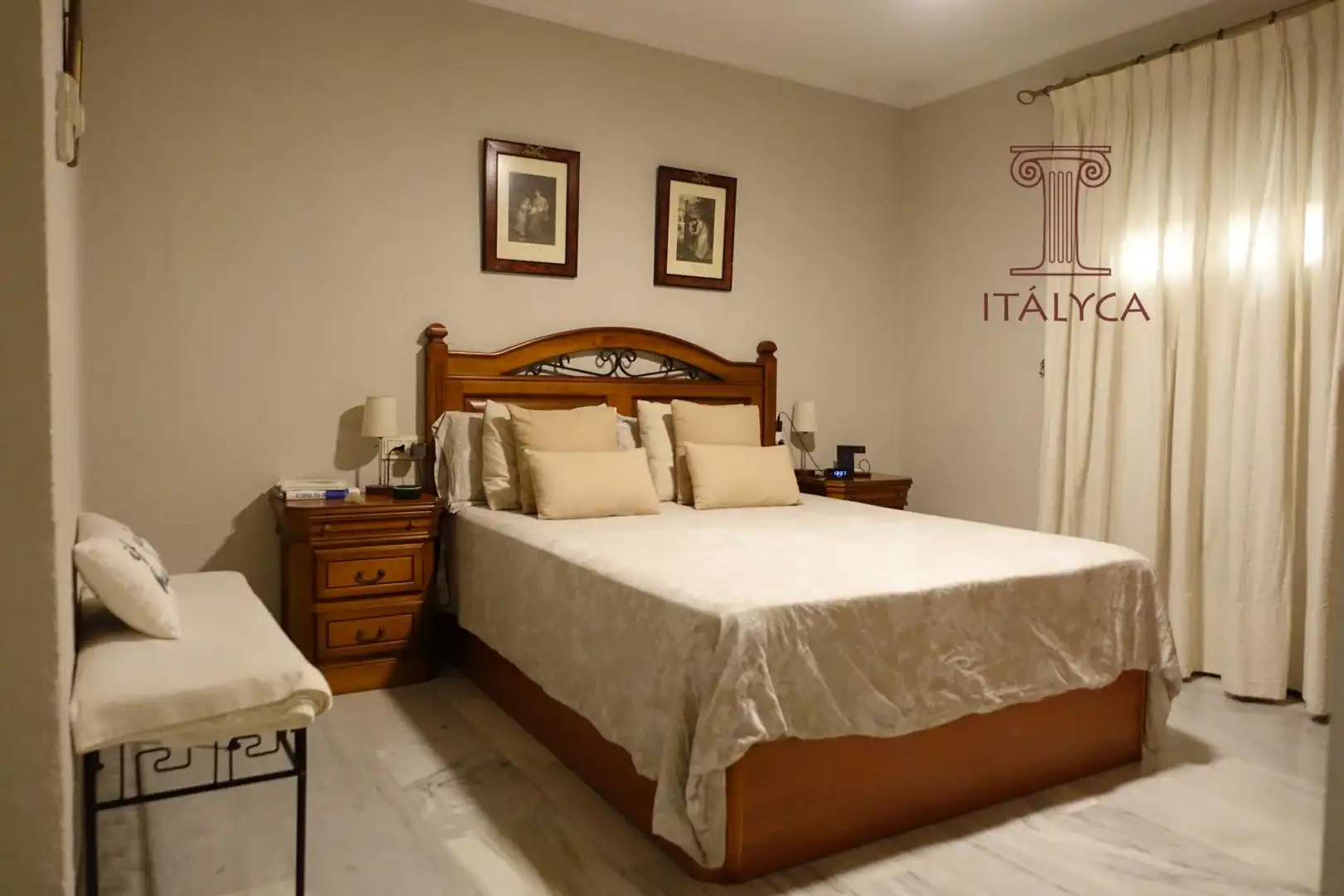 Schlafzimmer von Einfamilien-Reihenhaus zum Verkauf in San Juan de Aznalfarache mit Klimaanlage, Heizung und Privatgarten