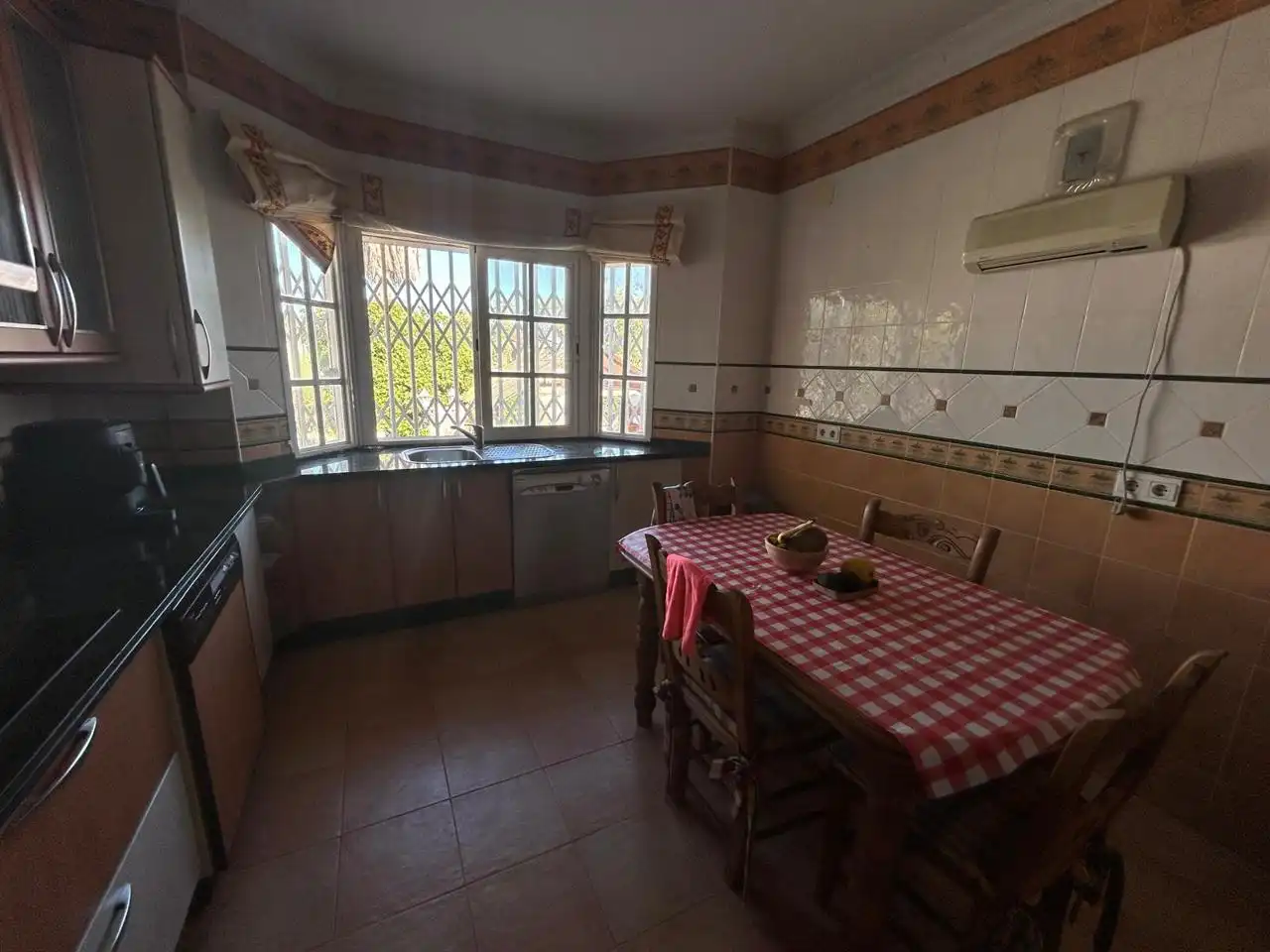 Kitchen of Houses for sale in Málaga  with Air Conditioner, Heating and Private garden