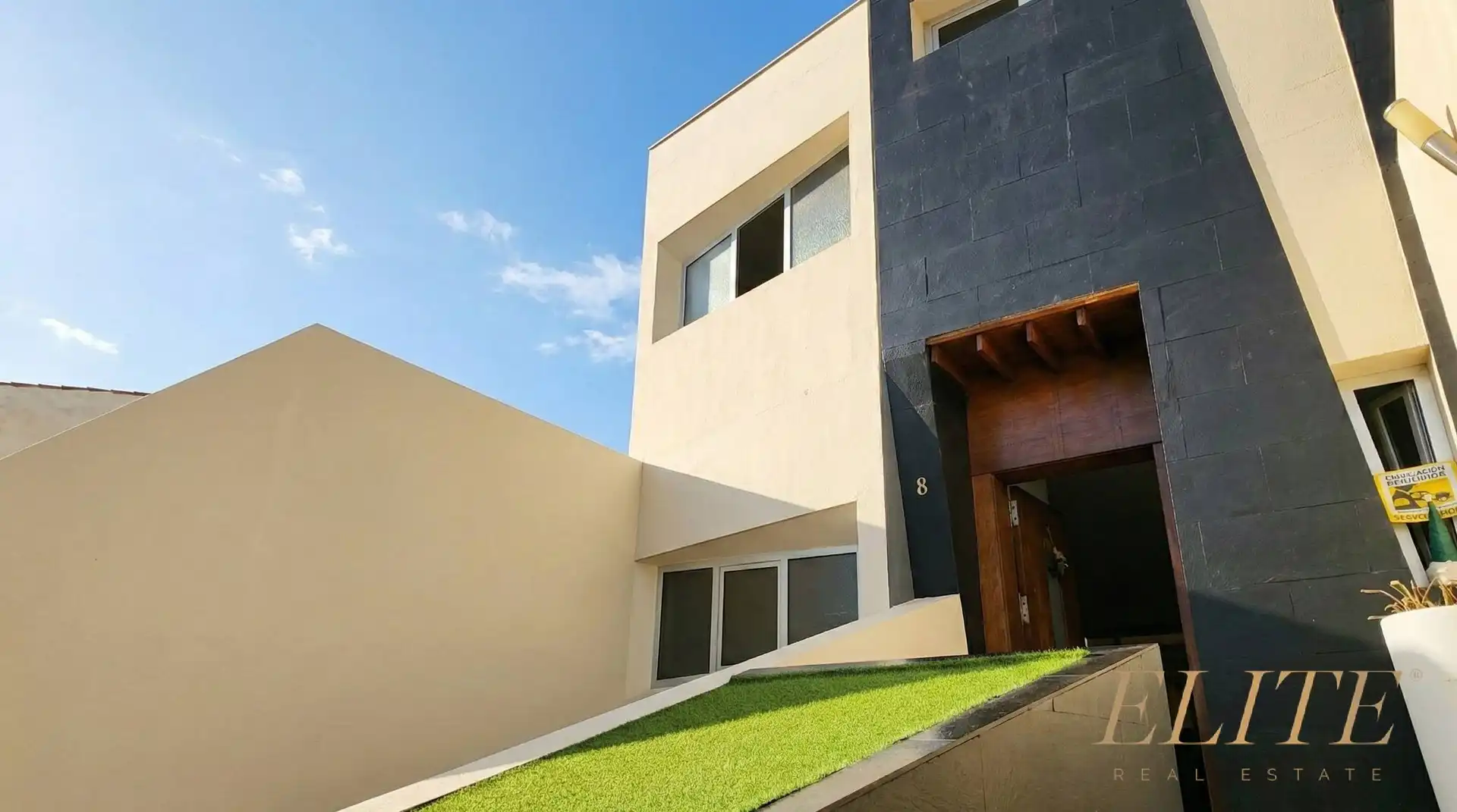 Exterior view of Detached homes for sale in Santa Lucía de Tirajana  with Air Conditioner and Terrace