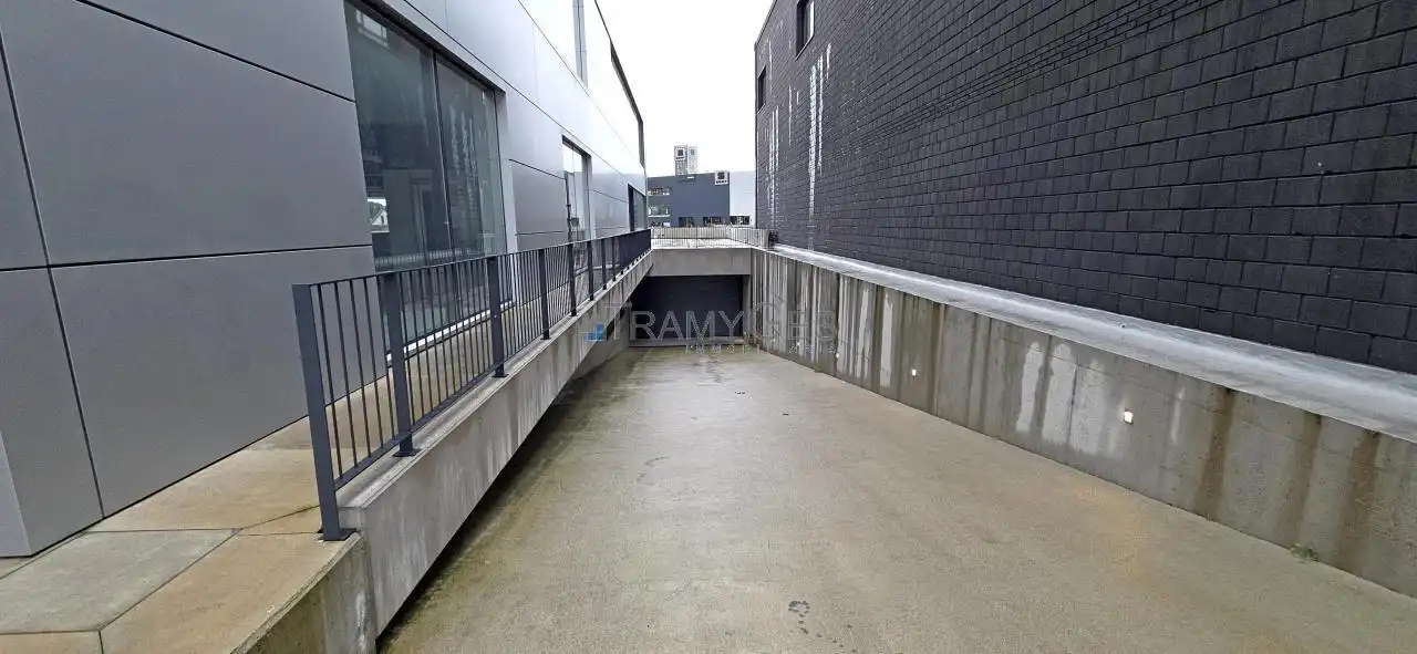 Terrasse von Fabrikhallen zur Miete in Vigo 