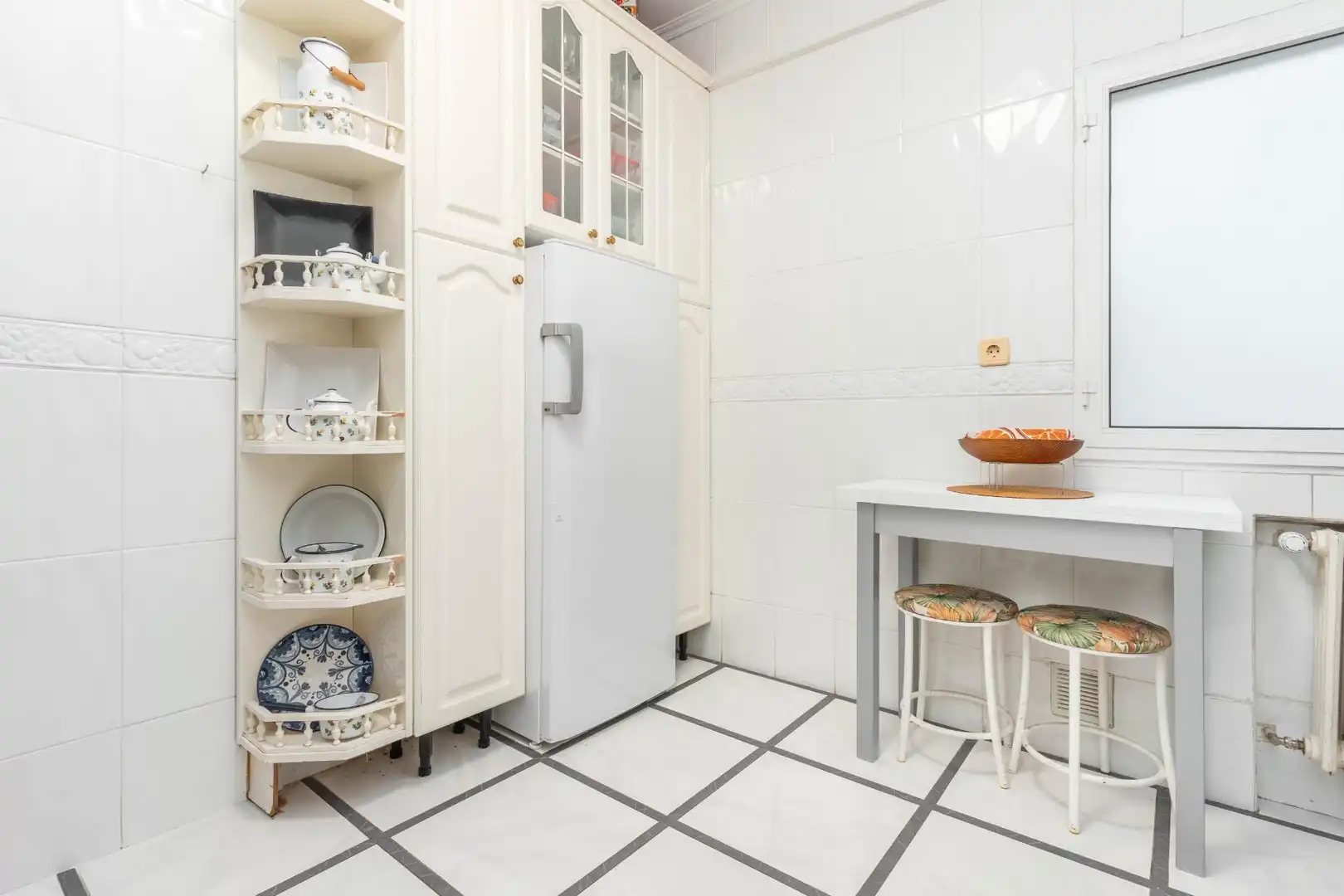 Cocina de Piso en venta en Oviedo  con Calefacción