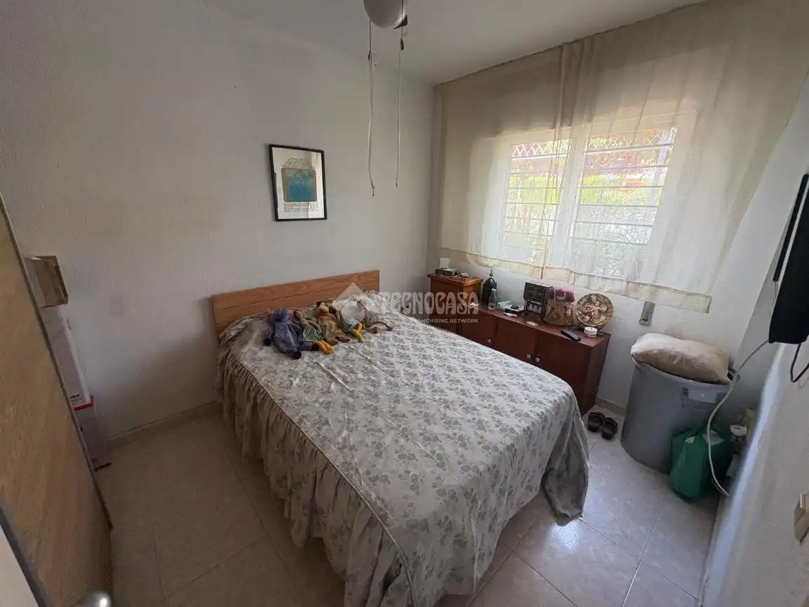 Dormitori de Casa adosada en venda en Espartinas amb Aire condicionat, Jardí privat i Terrassa