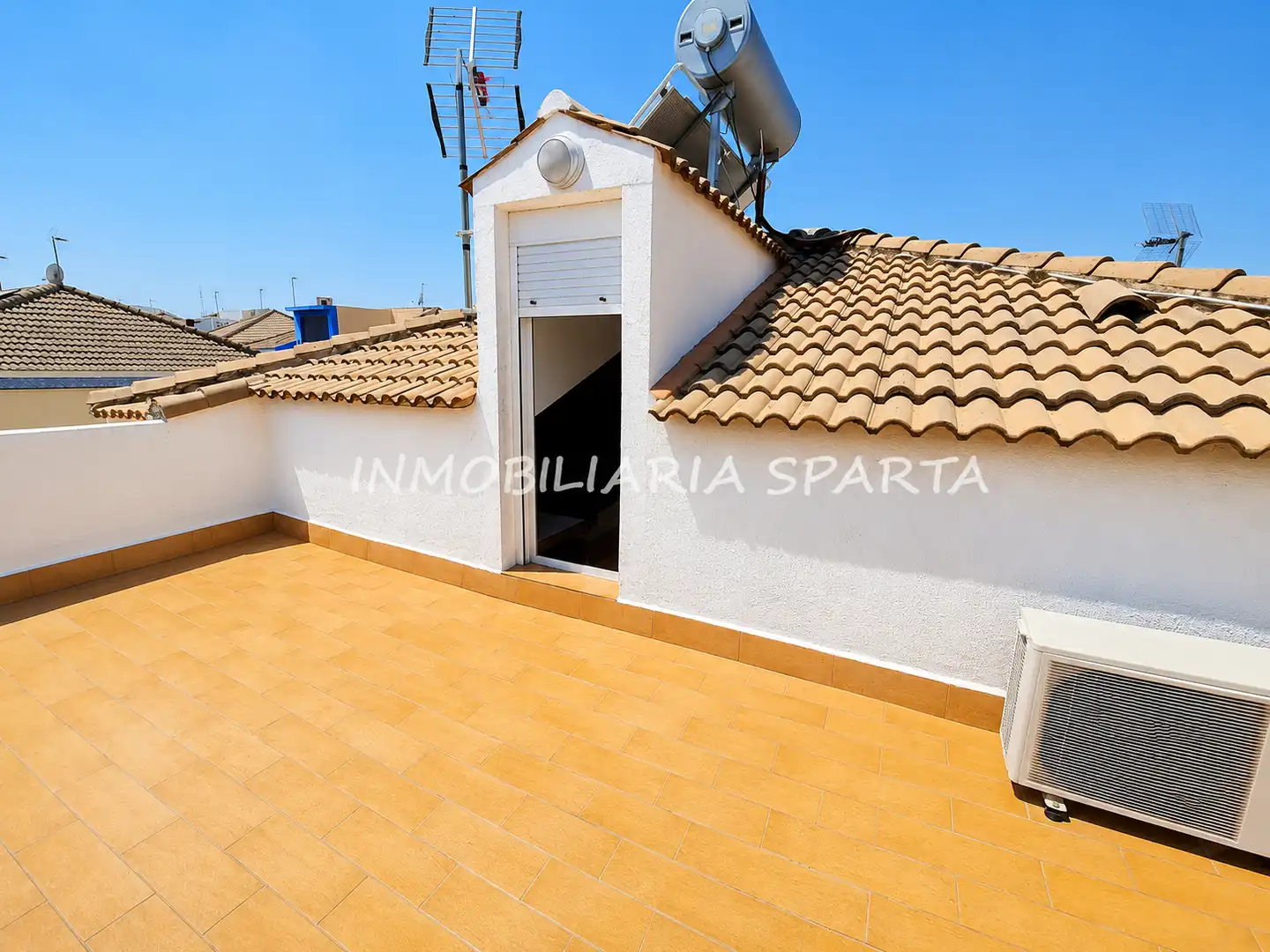 Terrassa de Casa adosada en venda en Santiponce amb Aire condicionat, Parquet i Terrassa