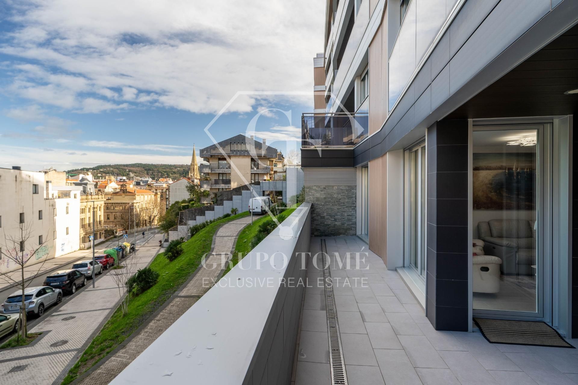 Vista exterior de Pis en venda en Donostia - San Sebastián  amb Calefacció, Terrassa i Traster