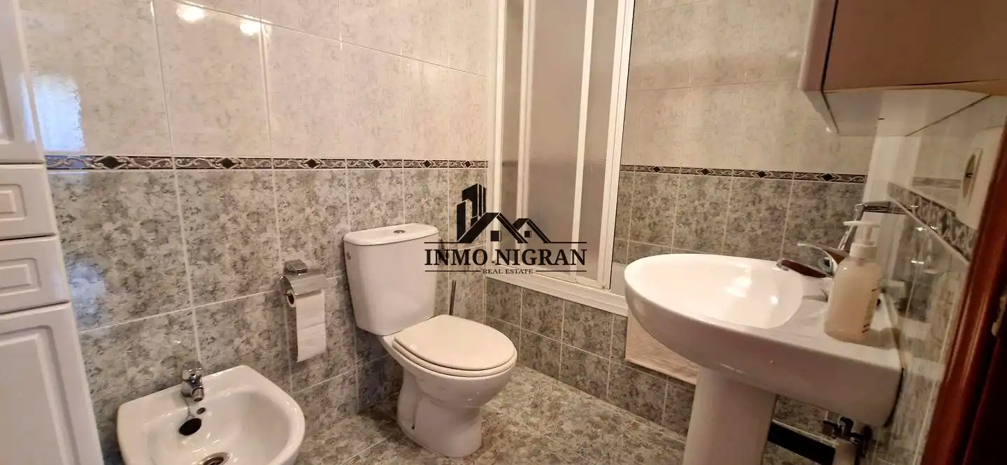 Badezimmer von Wohnung zur Miete in Nigrán mit Terrasse und Möbliert
