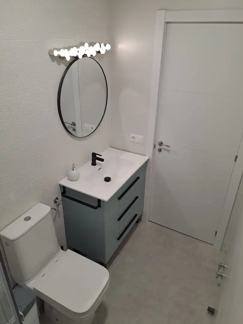 Bathroom of Flat for share in Fuenlabrada  with Heating, Furnished and Oven