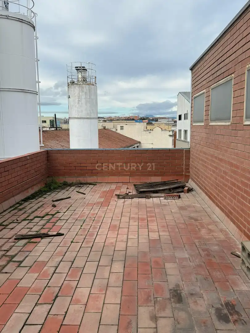 Industrial building with lift for sale in Zona Industrial, imagen 8