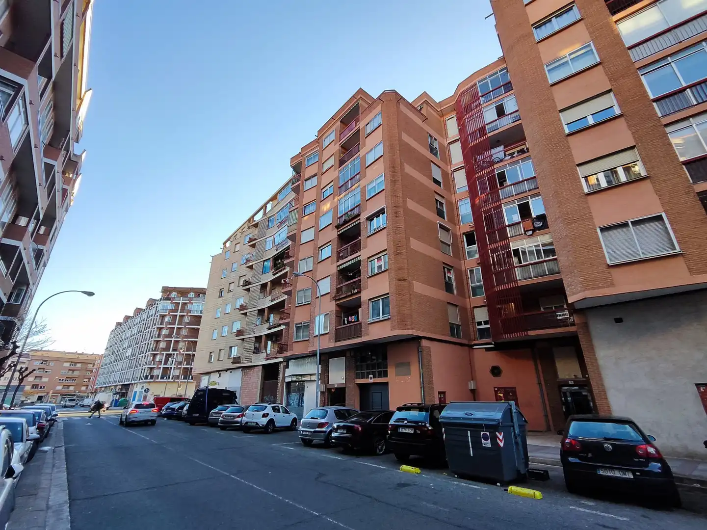 Vista exterior de Pis en venda en  Logroño amb Calefacció, Parquet i Balcó
