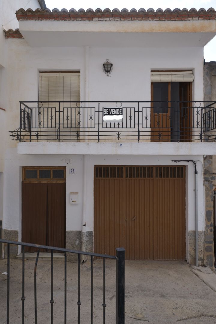 Vista exterior de Casa adosada en venda en Bérchules amb Terrassa, Moblat i Balcó