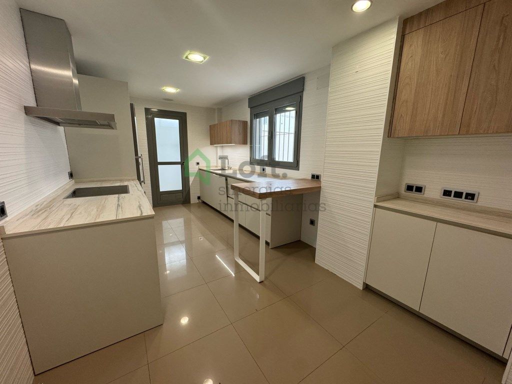 Kitchen of Flat for sale in Badajoz Capital  with Air Conditioner and Home automation