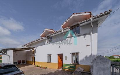 Vista exterior de Casa o xalet en venda en Gijón  amb Calefacció i Jardí privat