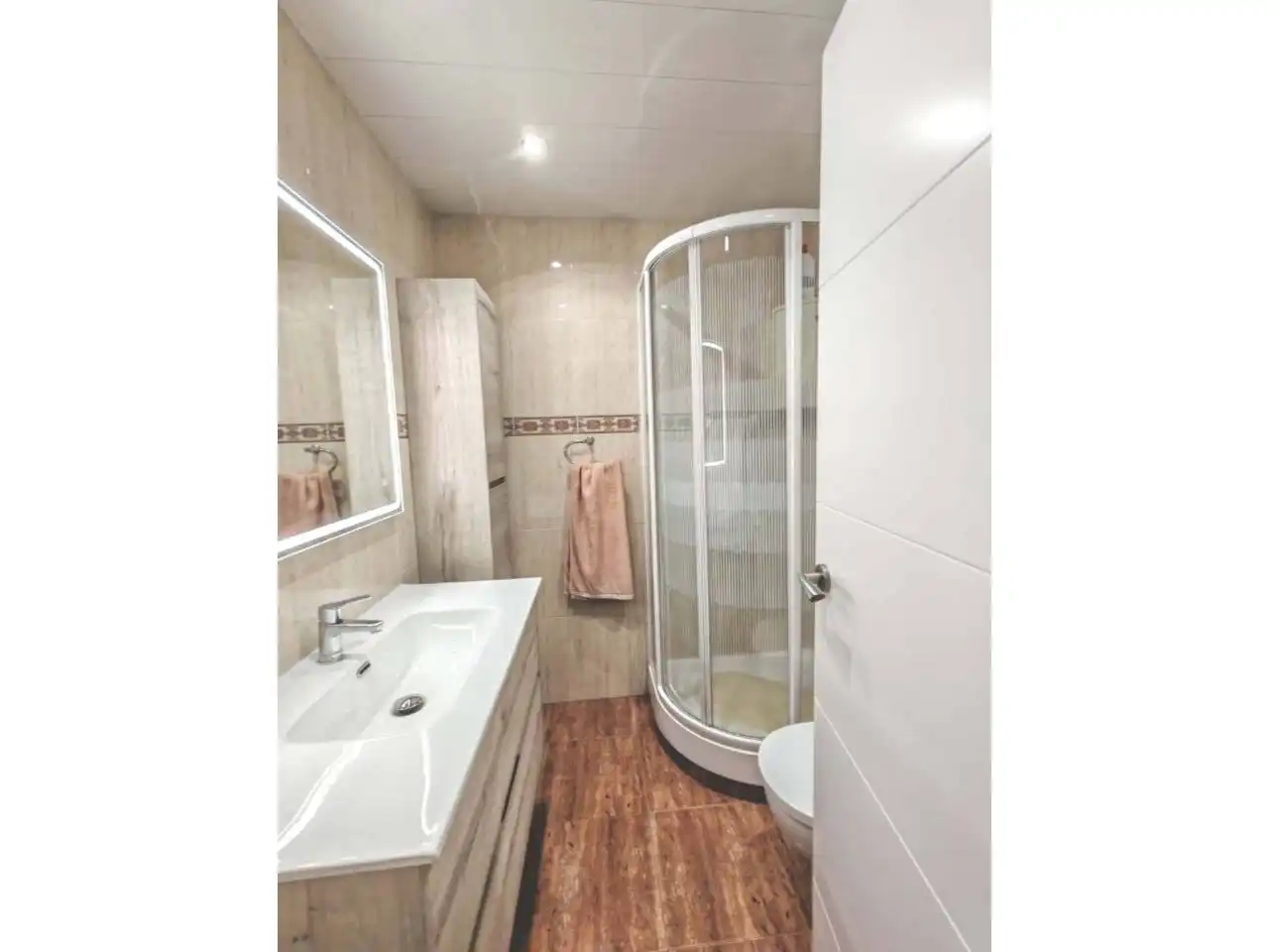 Badezimmer von Wohnung zum Verkauf in Badalona mit Klimaanlage, Heizung und Parkett